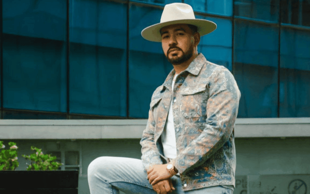 Jersson Cadena: el cantante chiquinquireño que pasó de ser policía a conquistar escenarios con su voz