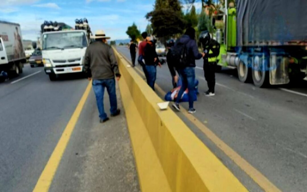 Tres motociclistas heridos tras accidente en la vía Duitama-Paipa