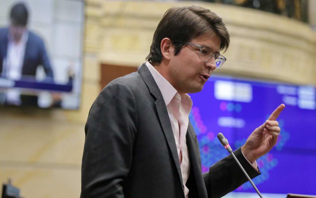 Demanda de MIGUEL URIBE contra decreto de PETRO fue radicada