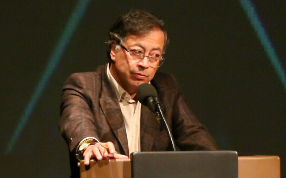 Qué implicaría bajar los requisitos para ser embajador en Colombia: análisis de un experto