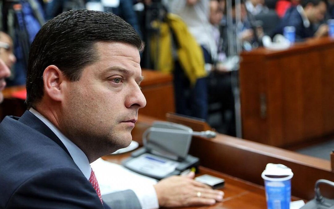 «Roy Barreras está tratando de llevarse a los liberales de la Cámara con él, la semana pasada tuvo una reunión»: Mauricio Gómez Amín