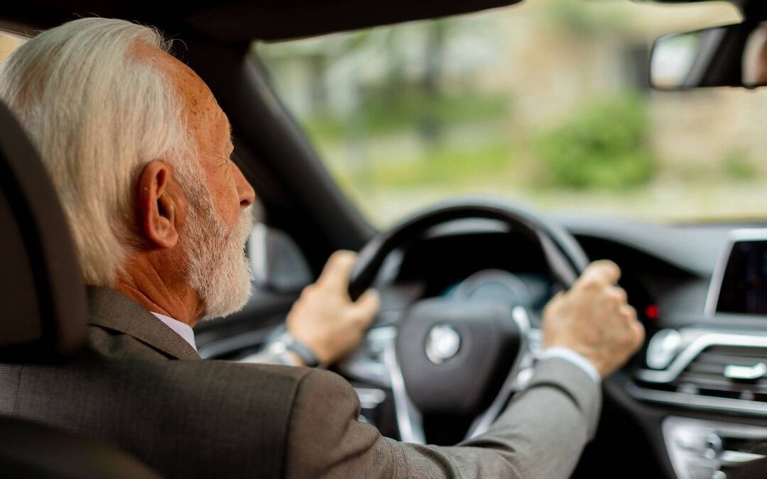 Mayores de 65 años deberán cumplir estos requisitos del Ministerio de Transporte para renovar su licencia de conducción
