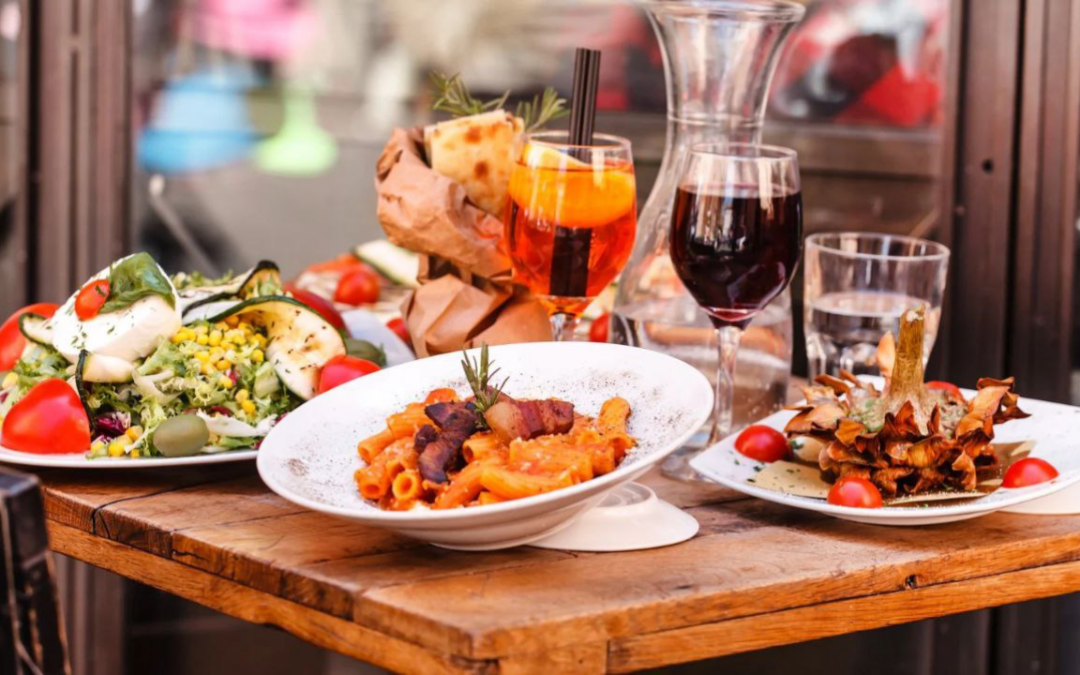 Autoridades de salud advierten sobre riesgos en el consumo de alimentos y licores durante la Navidad y Año Nuevo