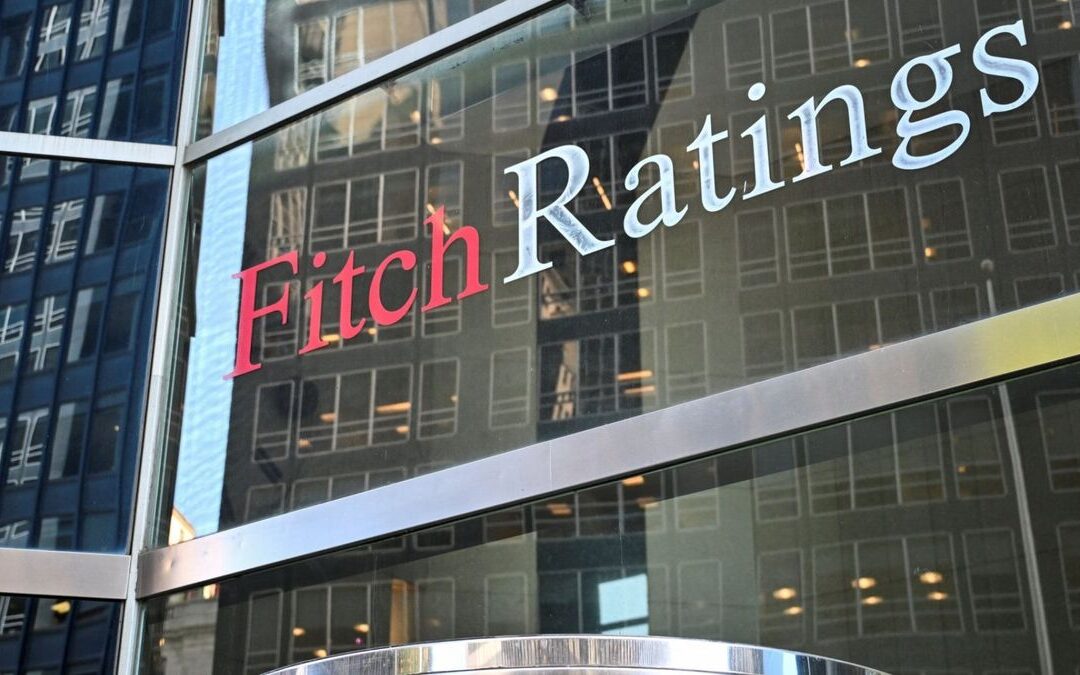 Fitch rebaja la calificación crediticia de Colombia por preocupaciones sobre el déficit fiscal