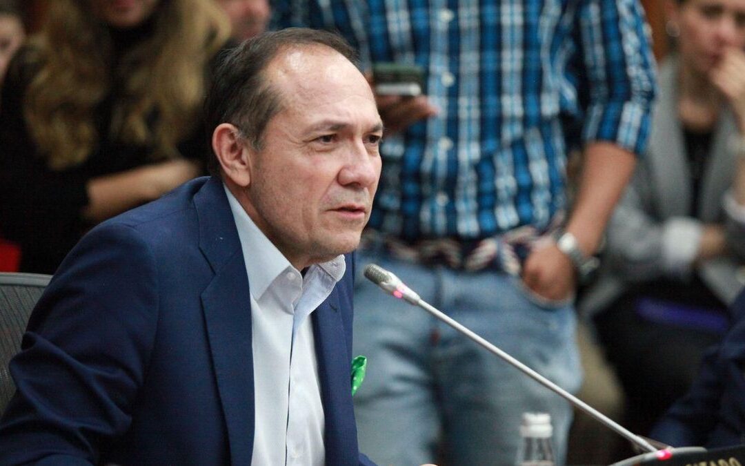 Ministro de Trabajo aplaudió histórico aumento del salario mínimo en Colombia