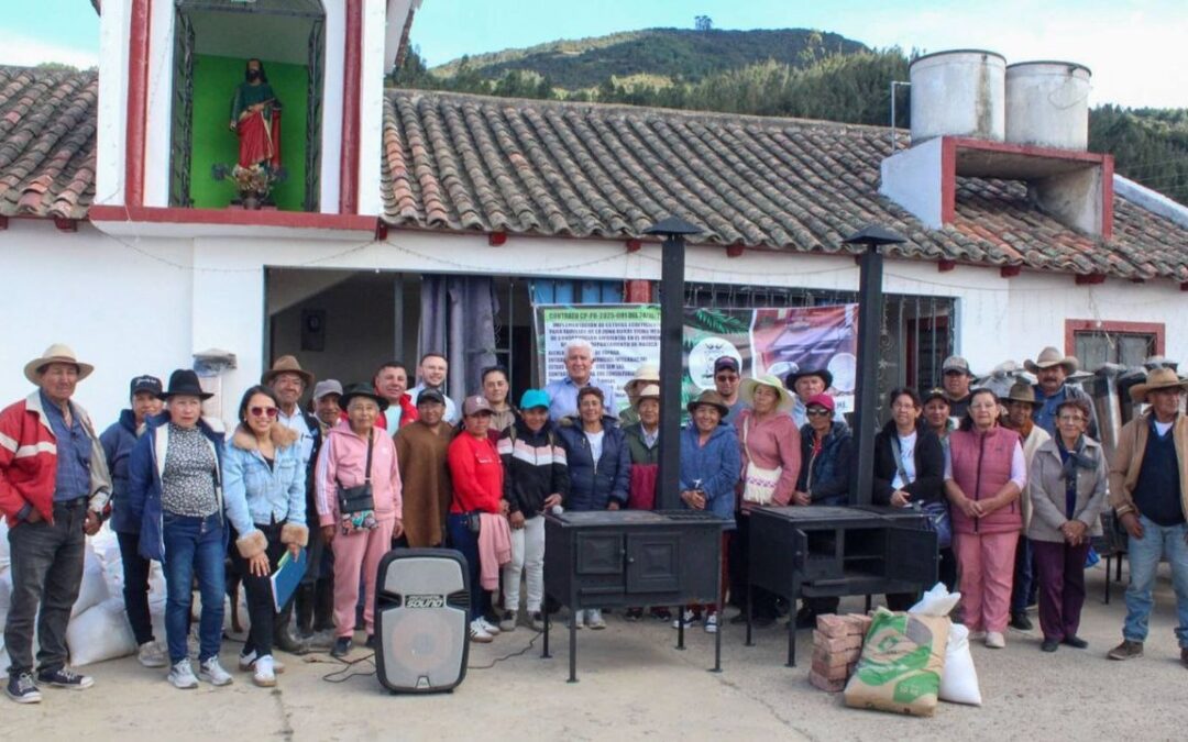 Tópaga culminó proyecto de estufas ecoeficientes para familias rurales
