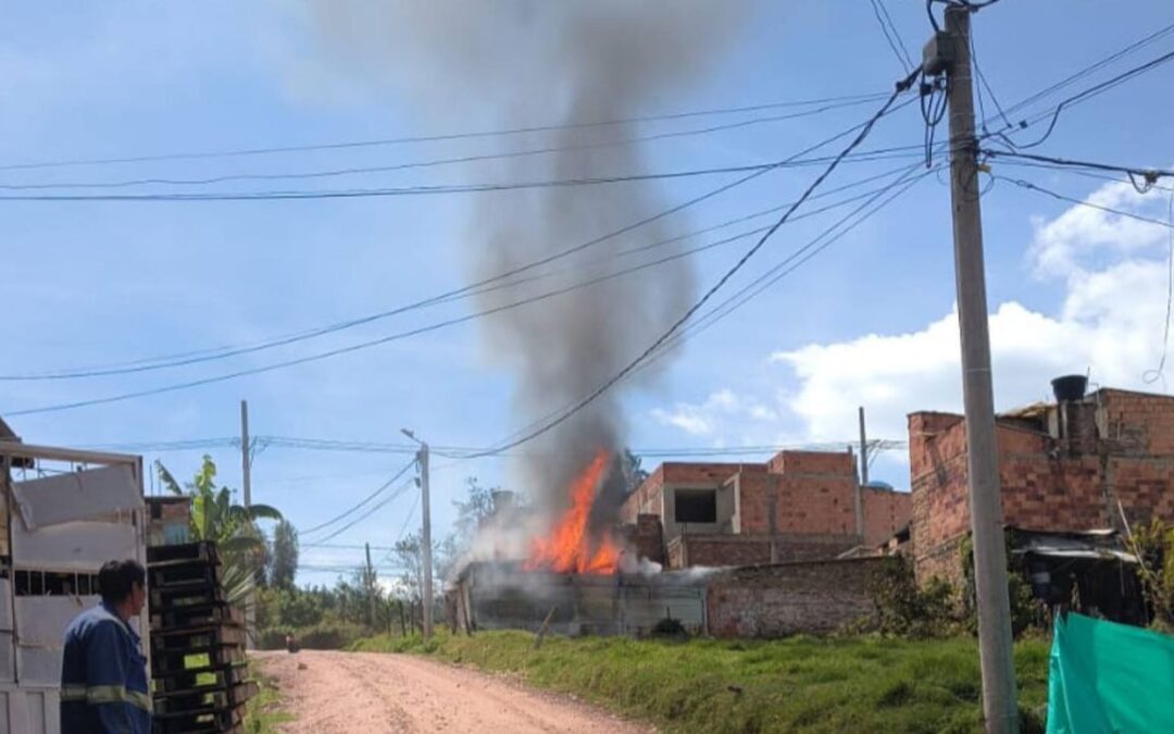 Incendio estructural en Duitama deja una persona con quemaduras de consideración