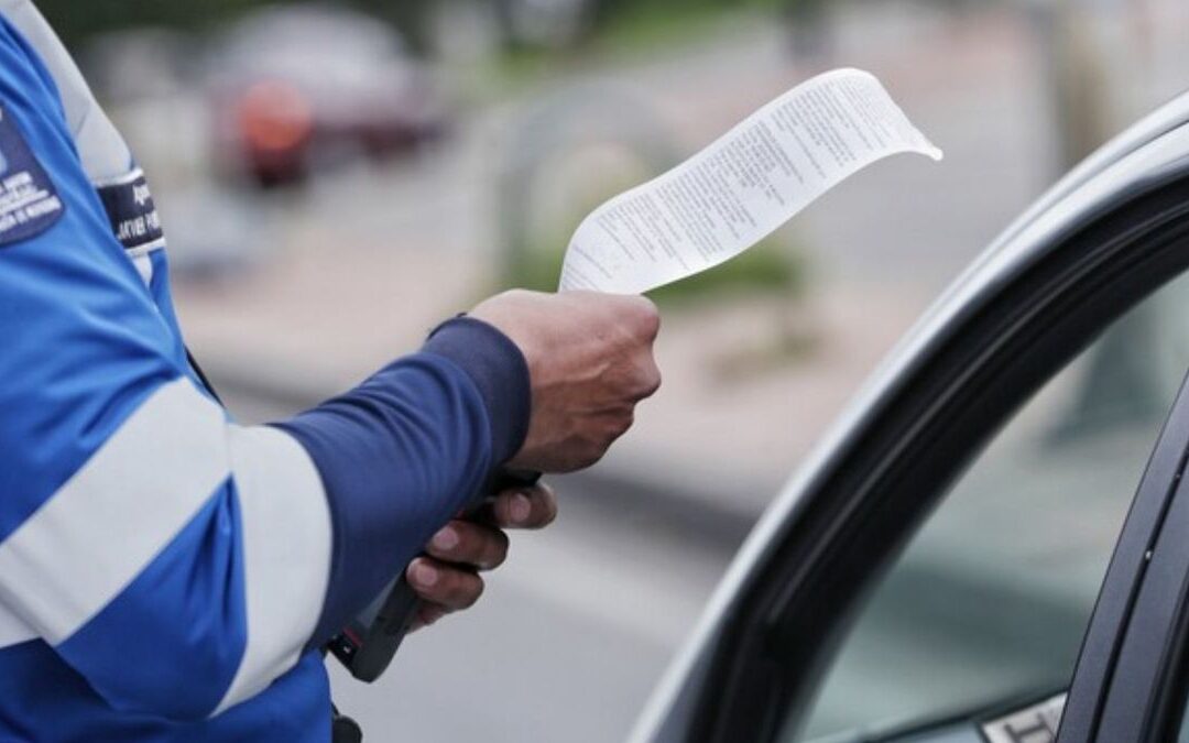 ¿Qué pasa si no firma una multa o comparendo de tránsito, según la ley?