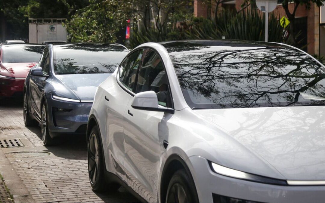 ¿Cómo asegurar un Tesla en Colombia? Esto es lo que debe saber