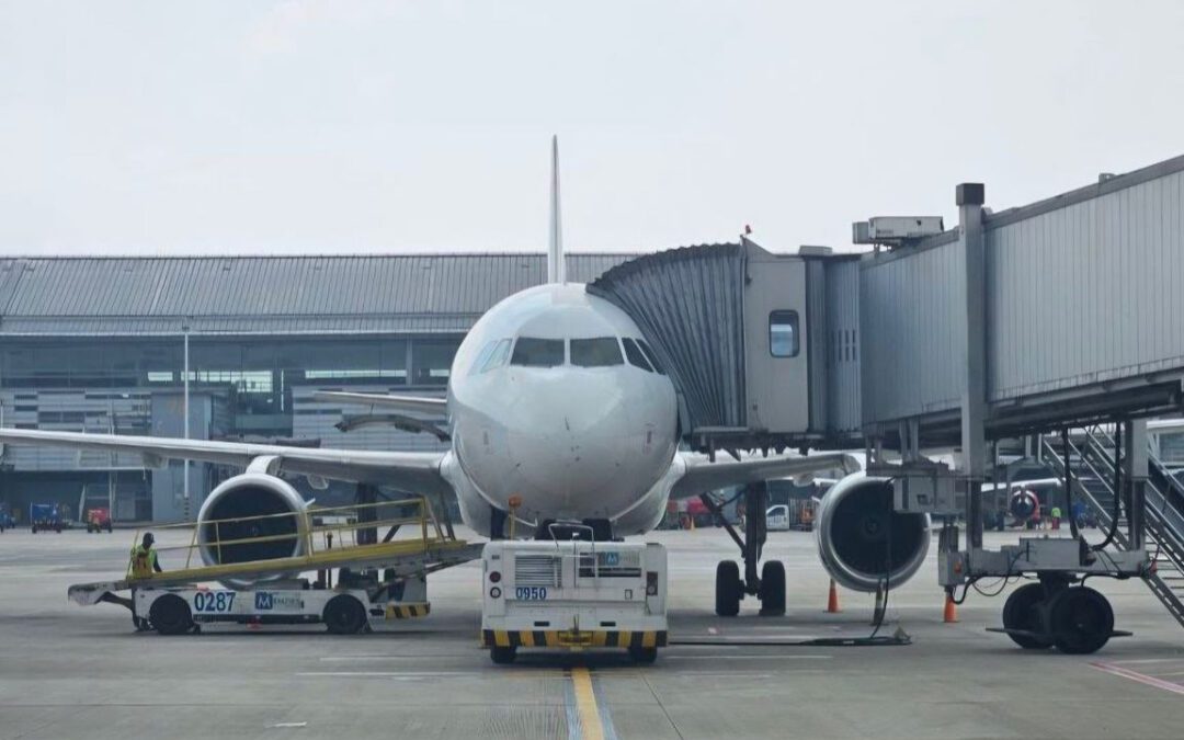 Avión de Latam aborta despegue en Bogotá para evitar choque con un helicóptero militar