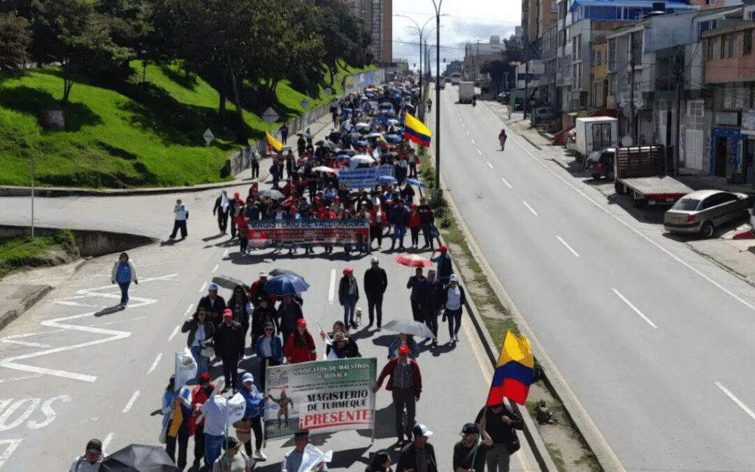 Movilizaciones en Colombia marcarán pulso entre Petro y la Justicia por el salario mínimo