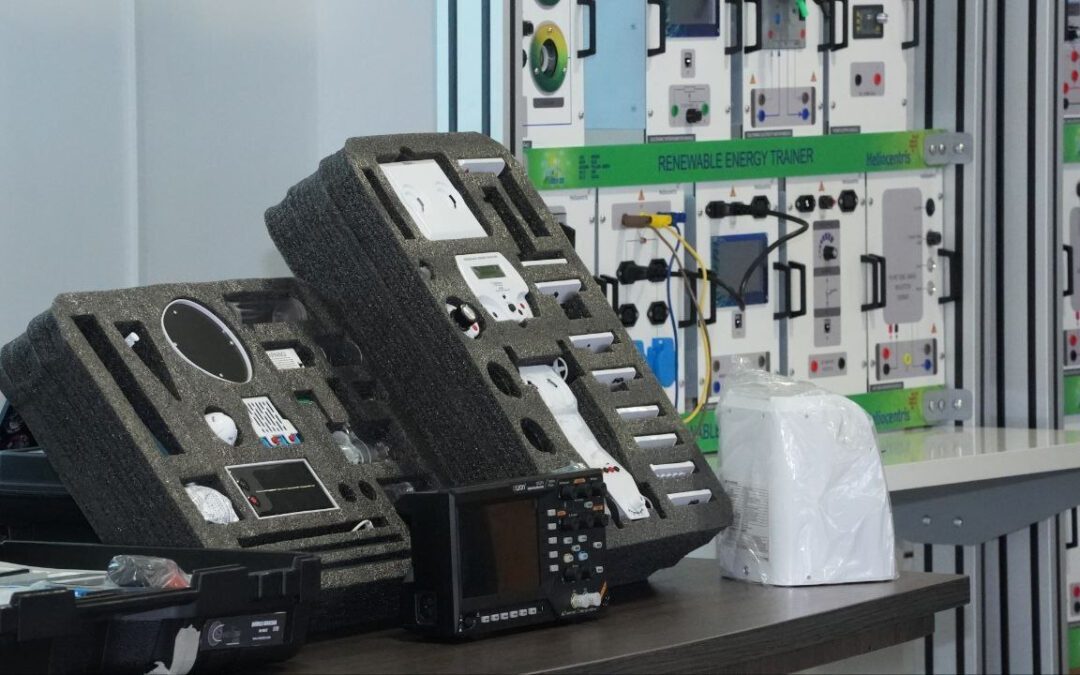 La UPTC inició con la implementación de laboratorios móviles de química, energías renovables y energías alternativas