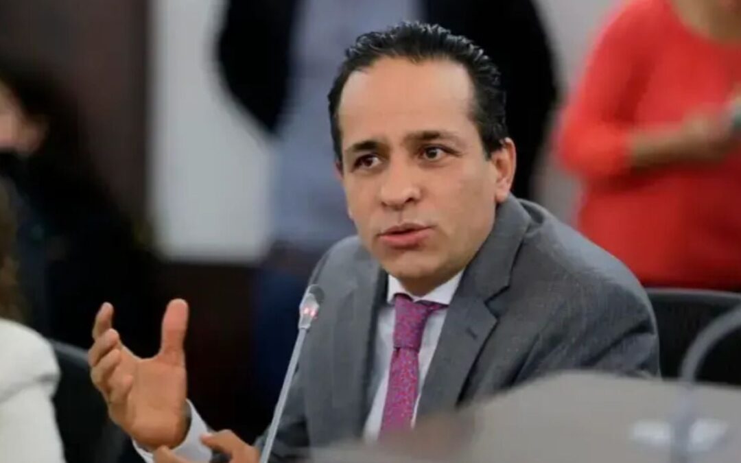Alexander López vuelve a la política: renunció a la Procuraduría y hoy regresa a su curul en el Senado