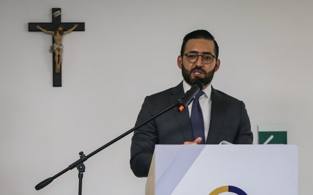 Vicecontralor alerta por hackeo a su celular y plan para desprestigiarlo