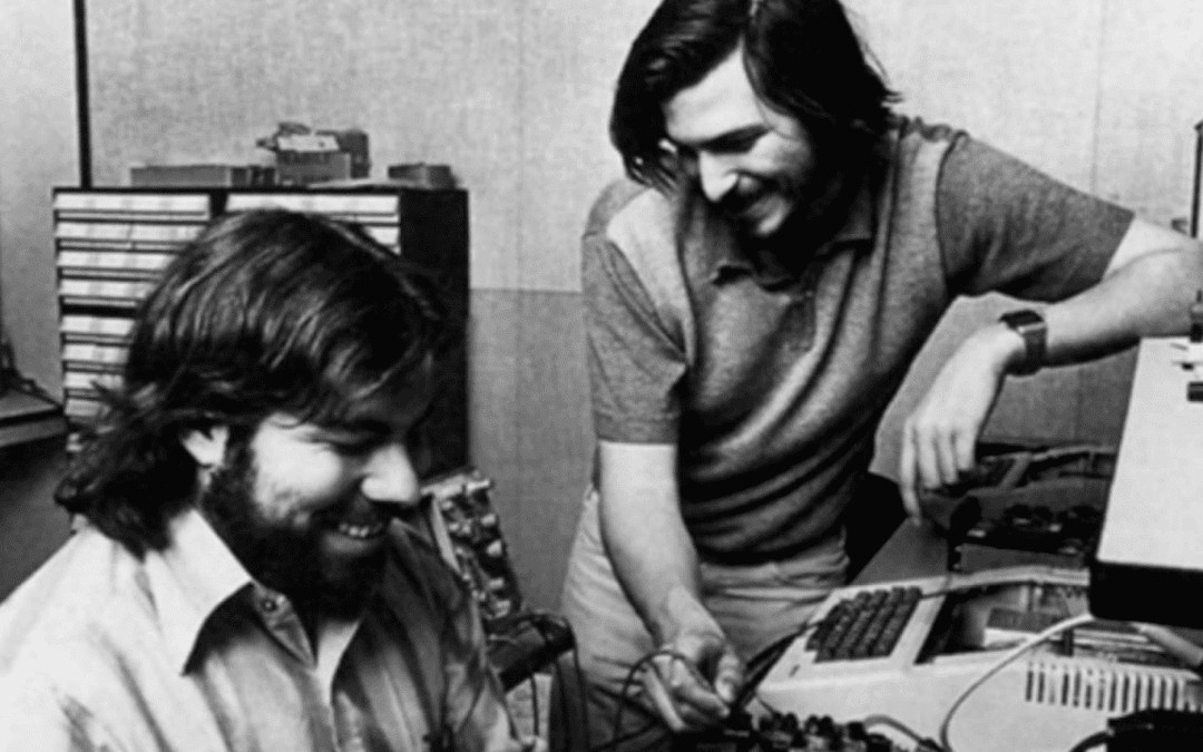 Hace 50 años Steve Jobs y Steve Wozniak firmaron un cheque para crear el primer Apple: hoy esa pieza vale una verdadera fortuna