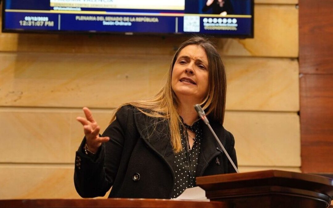 Llegan santistas a la campaña de Paloma Valencia