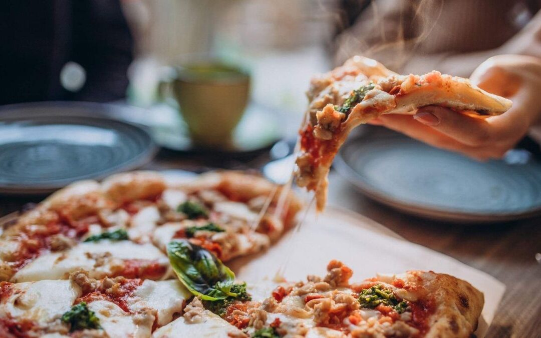 Reconocida cadena de pizzas cierra cientos de restaurantes: ganancias no mantendrían a flore los locales