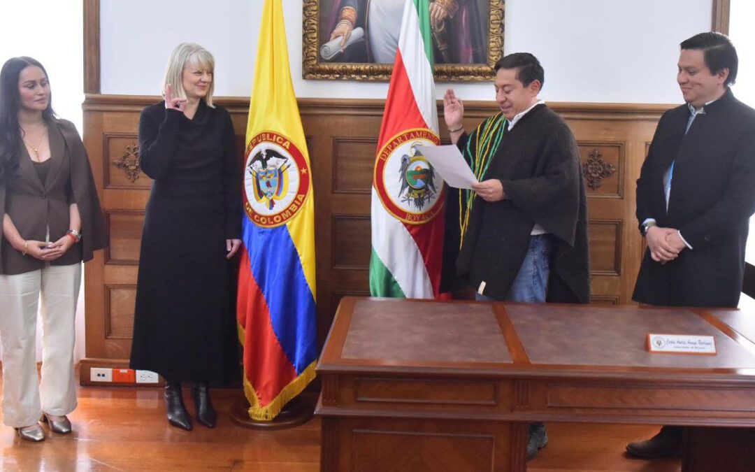 Gobernador de Boyacá tomó juramento a docente ucraniana de la UPTC que recibió la nacionalidad colombiana #Tolditos7Días