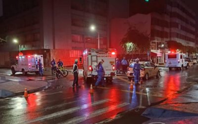 Choque entre moto y taxi en pleno centro de Sogamoso deja a dos personas lesionadas