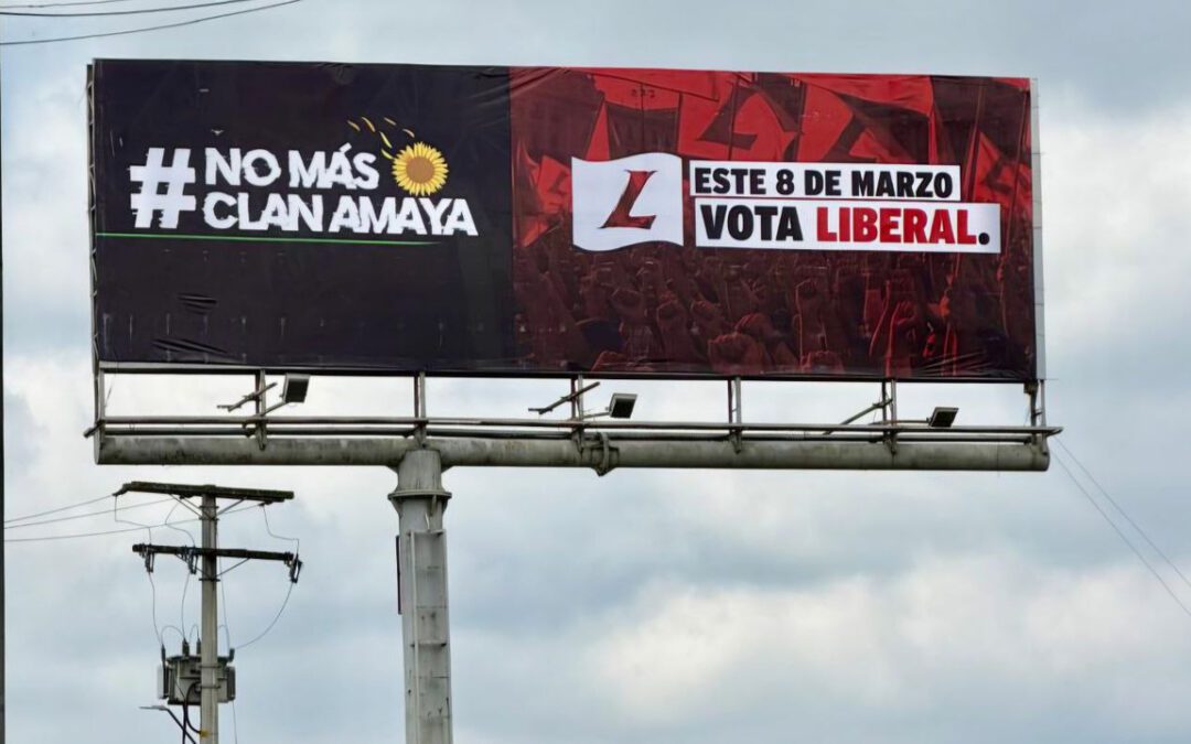 Las vallas que han captado la atención de quienes transitan entre los peajes de Albarracín y Tuta #Tolditos7Días