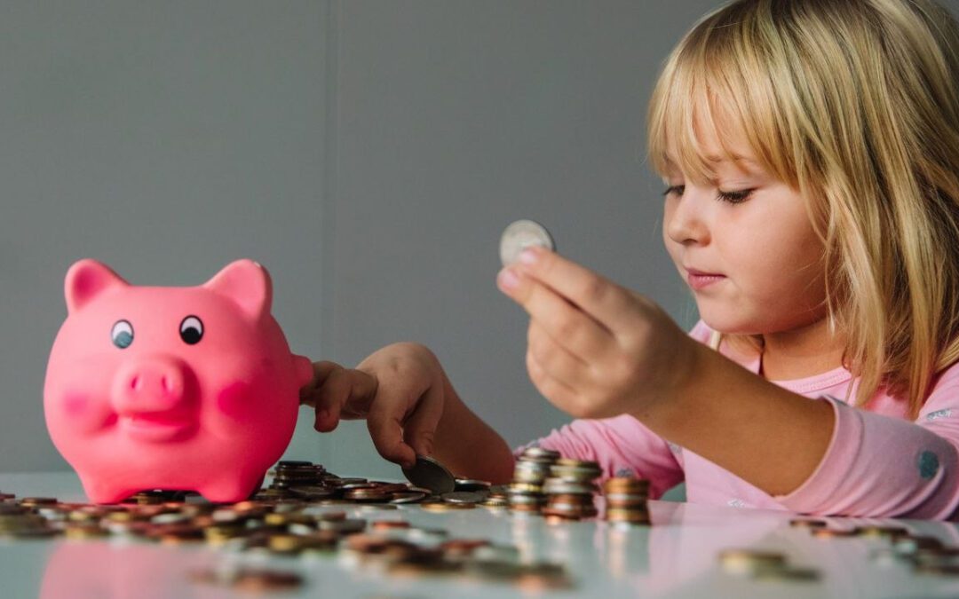 Niños en Colombia le apuestan al ahorro y lo conectan con su futuro educativo