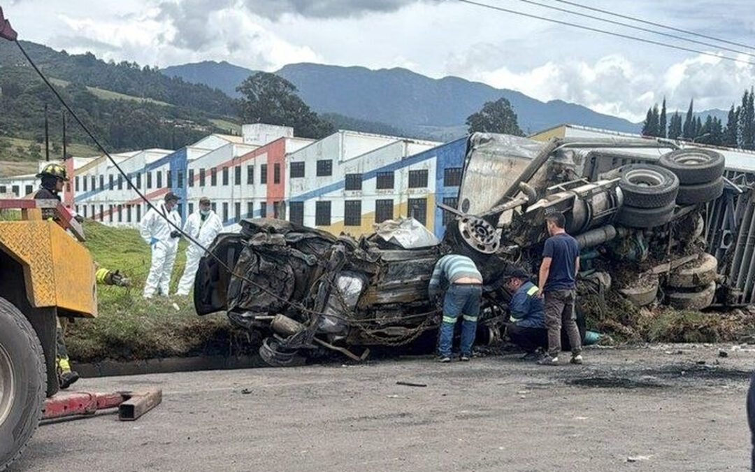 A cuatro asciende el número de fallecidos en aparatoso accidente en un peaje de Cundinamarca