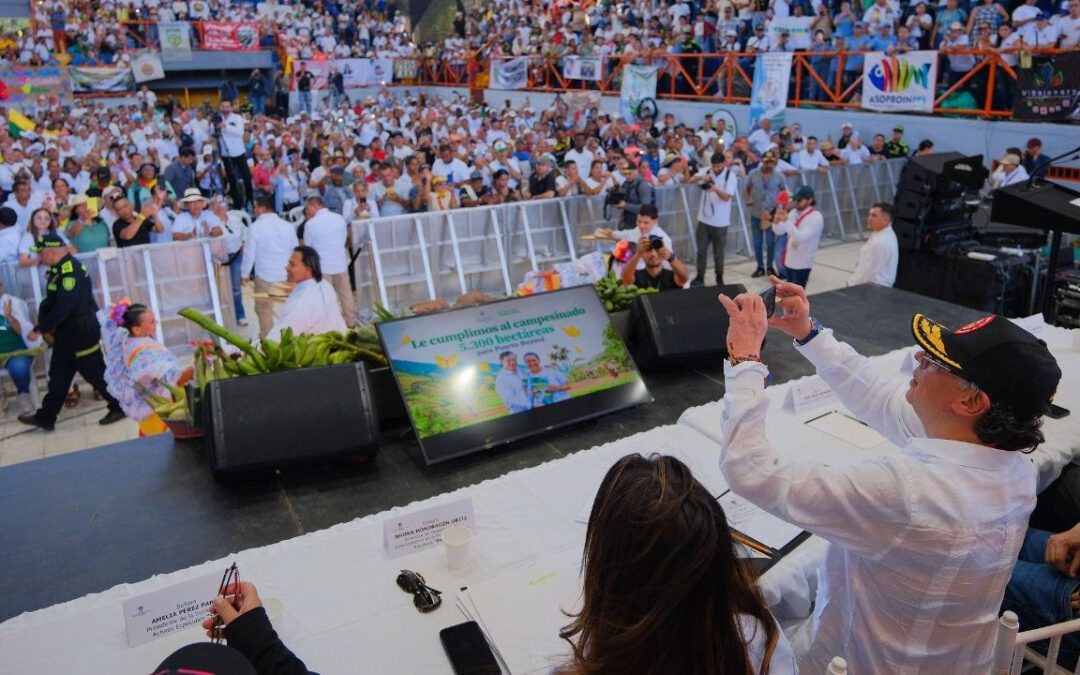 Presidente Petro entregó titulación de tierras a más de 500 familias en la ‘Capital de la Reforma Agraria’
