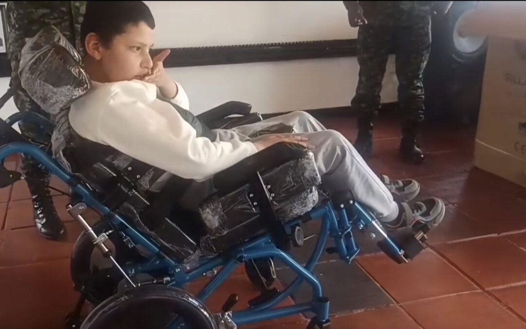 El Ejército puso sobre ruedas los sueños del pequeño Joan