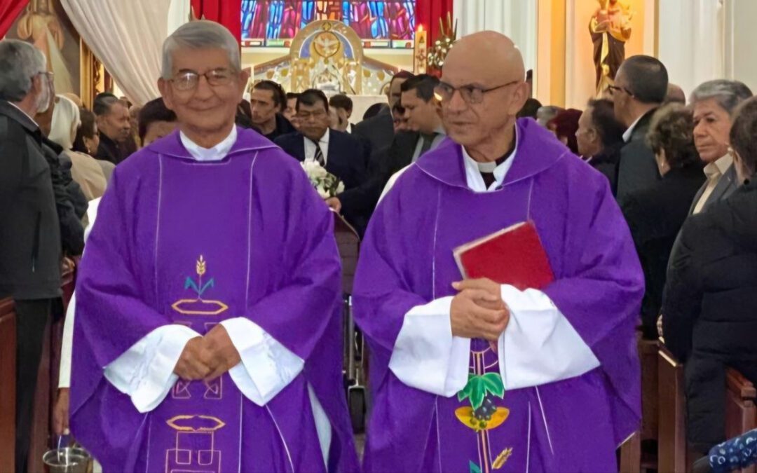 Reapareció en Sogamoso el padre Gustavo Suárez en el sepelio de su exsecretario de Educación #Tolditos7Días