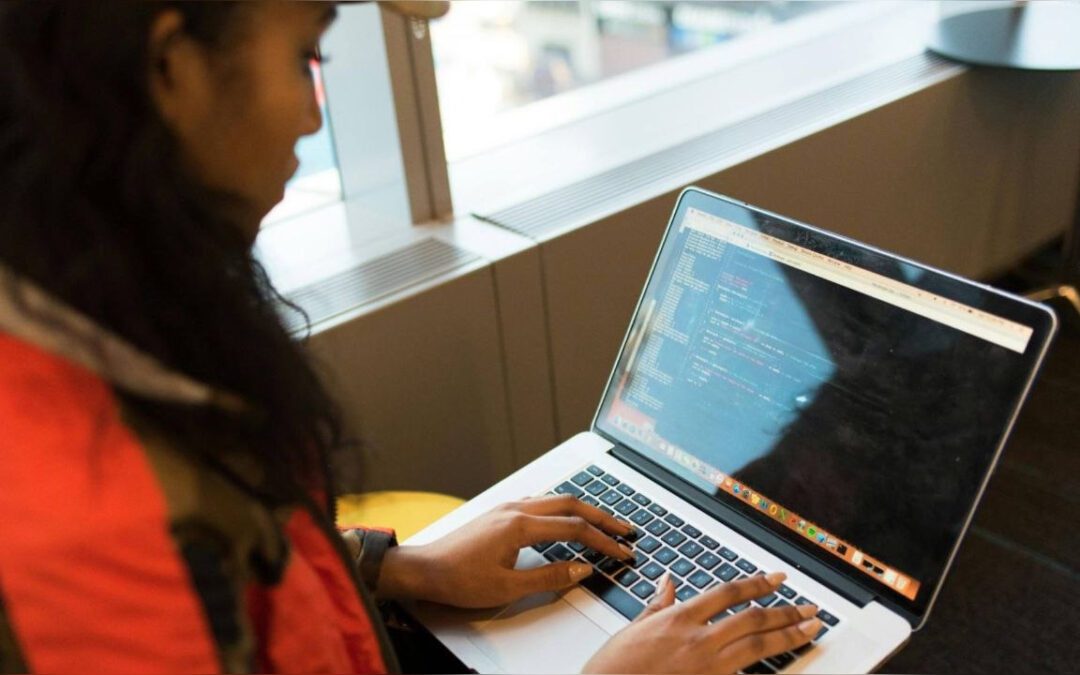 El mercado laboral cambia de rumbo: perfiles híbridos ganan terreno en la era de la inteligencia artificial