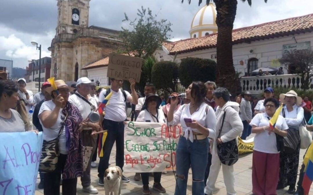 Paipa se movilizó hoy en medio de la controversia por el alumbrado público