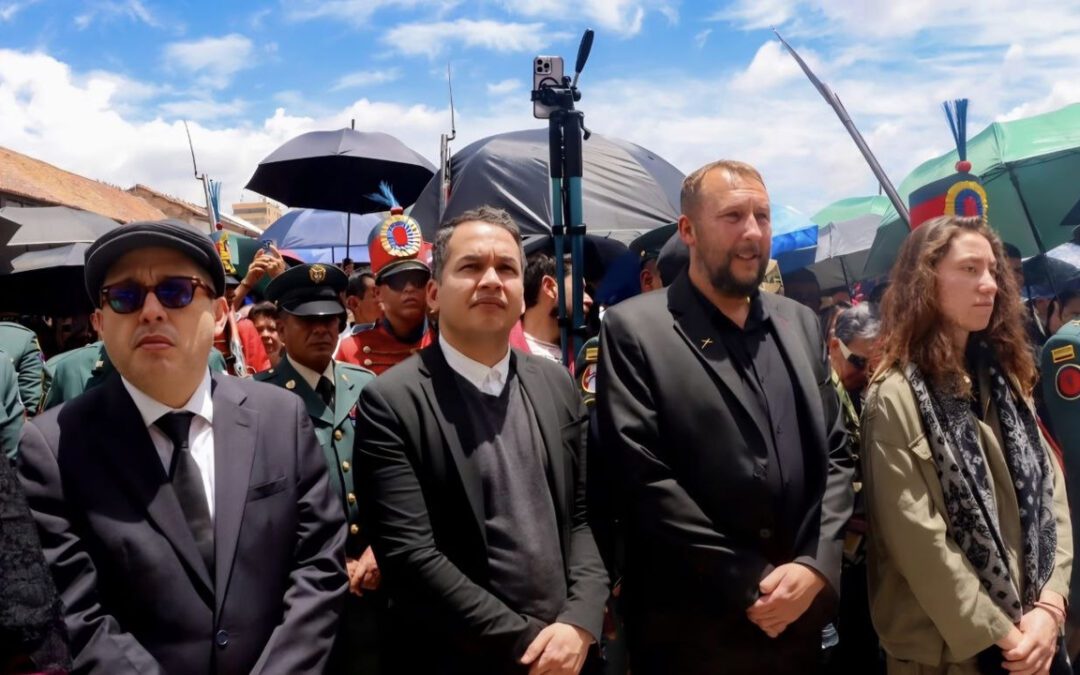 El alcalde de Tunja participó en el viacrucis de este viernes con su novia #Tolditos7Días