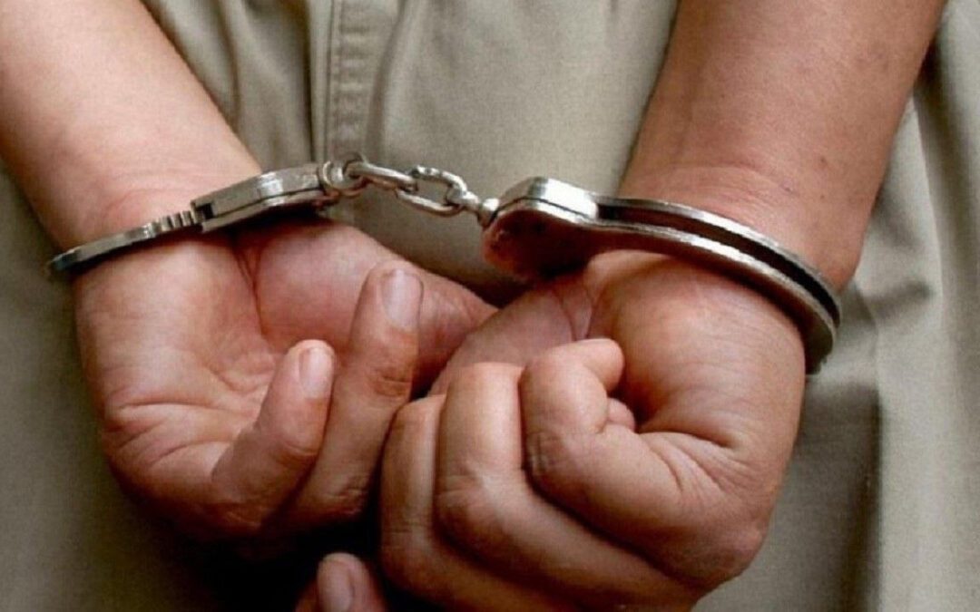 Arrestan al estadounidense acusado de matar a su esposa y dejar sus restos en una nevera