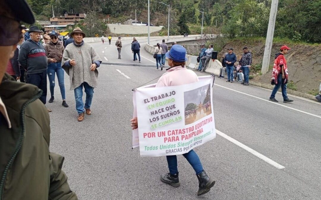 Cuarto día de bloqueo en la vía Cúcuta-Bucaramanga dejan pérdidas de $600 mil millones