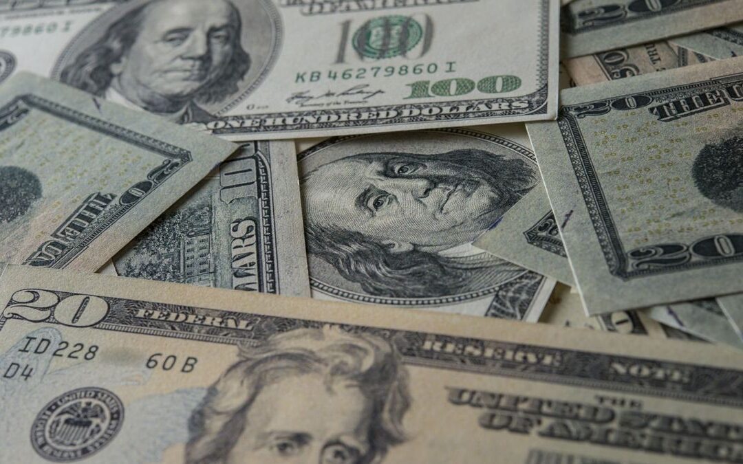 Dólar en Colombia vuelve a cerrar a la baja y se acerca a los $3.550: así terminó este 24 de abril