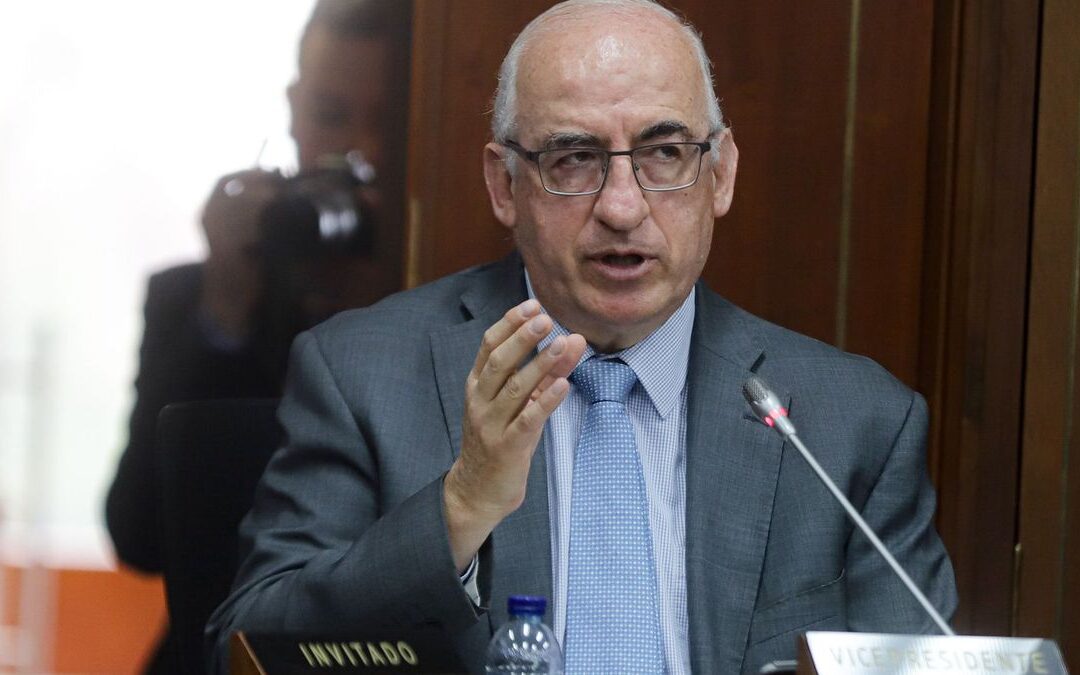 Gerente del Banrep envía carta a Minhacienda explicando sus razones para no asistir a foro convocado por el Gobierno