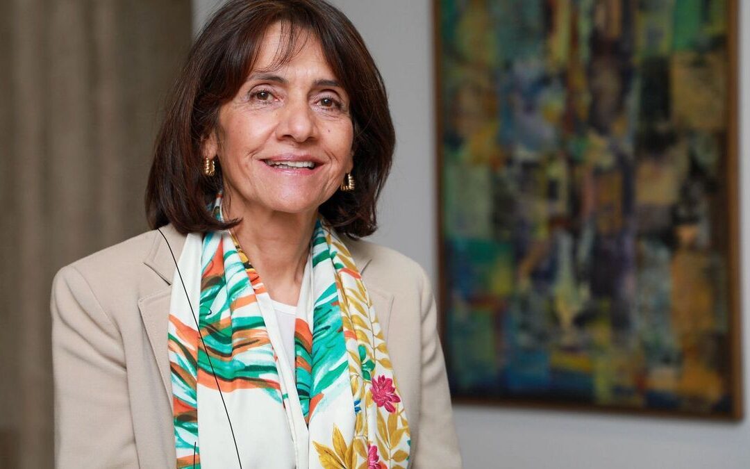 Olga Lucía Acosta, codirectora del Banco de la República, defiende alza de tasas y advierte por expectativas de inflación