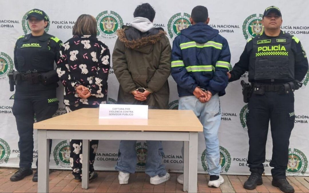 En Duitama fueron agredidos varios policías por dos hombres y una mujer #Tolditos7Días