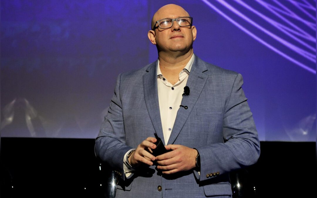 Directivo de Microsoft: Es importante reposicionar el elemento humano ante avance de la IA