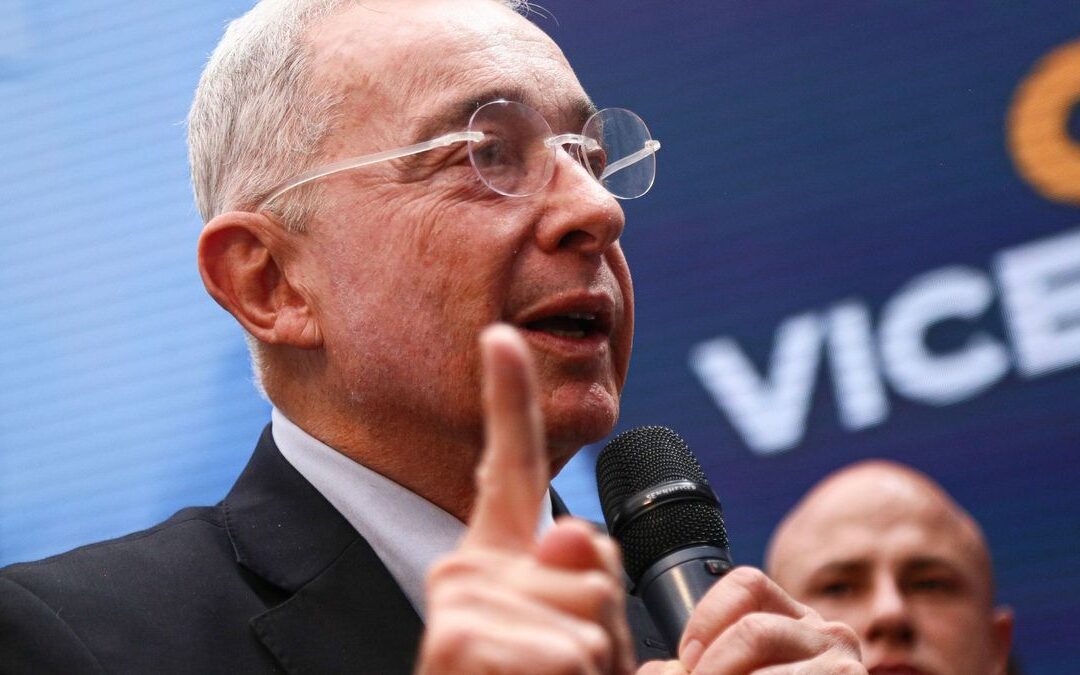 Álvaro Uribe arremete contra Petro y Cepeda en Caldas: “Han permitido que el país se llene de bandidos”