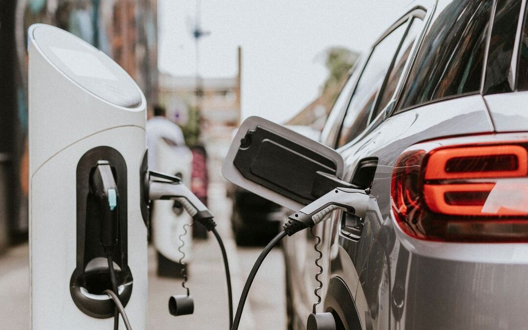 Beneficios tributarios en Colombia por comprar carro eléctrico o híbrido: esto ahorra en impuestos