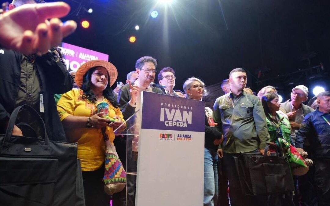 Iván Cepeda cerró campaña en Bogotá con críticas a Álvaro Uribe y un llamado a ganar en primera vuelta