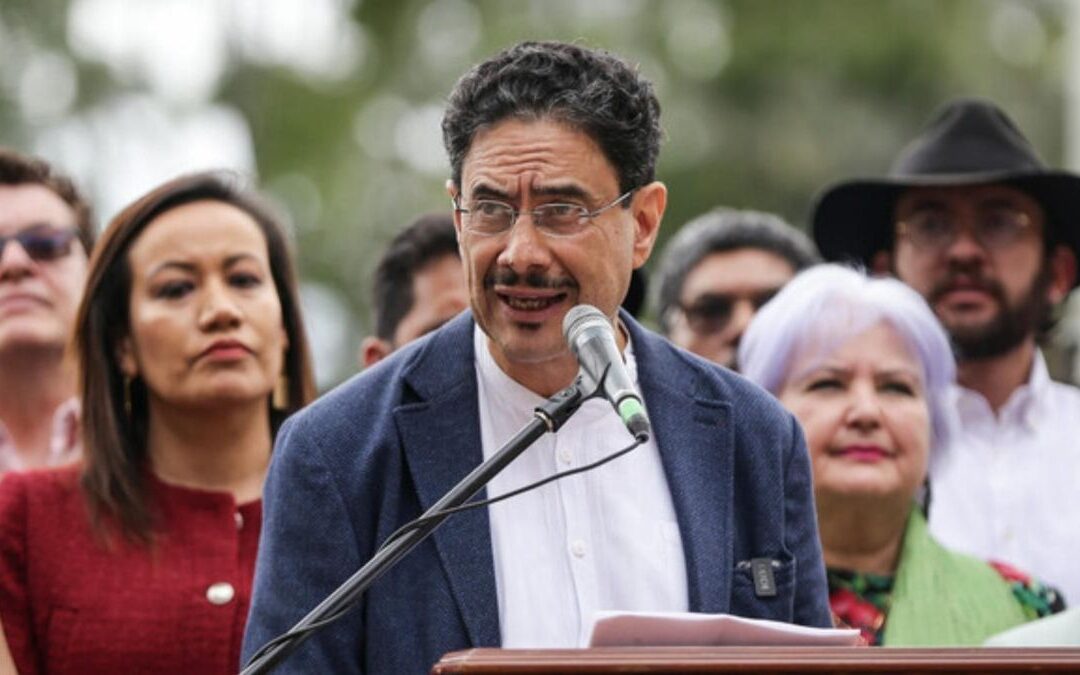 «Para reanudar diálogos de paz se debe cesar acciones criminales contra líderes sociales»: Iván Cepeda