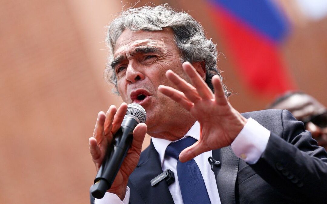 Fajardo arremete contra Petro: “Da voz, pero la convierte en resentimiento”