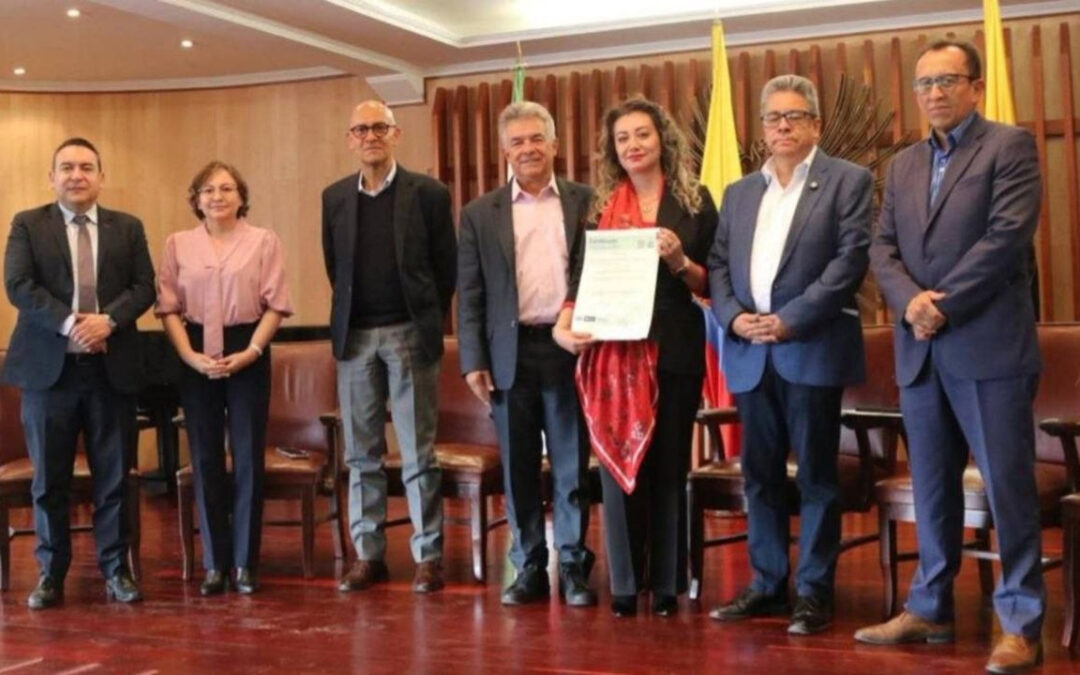La UPTC hace historia en Latinoamérica con cinco certificaciones internacionales de alto estándar