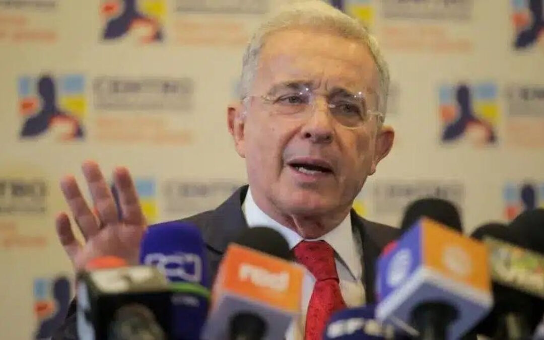 El expresidente Álvaro Uribe es citado a indagatoria por dos masacres de paramilitares
