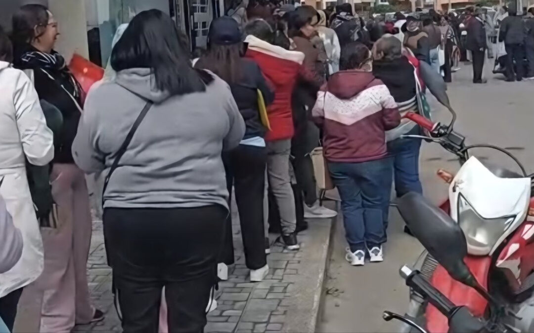 Largas filas esta mañana en el Hospital Regional de Duitama para pedir citas médicas