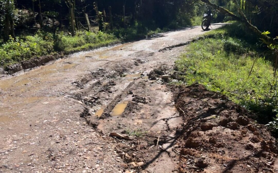 Campesinos y estudiantes siguen padeciendo el abandono de la vía entre Togüí y Chitaraque
