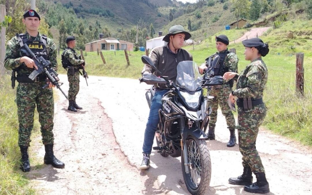 Del entrenamiento militar a las comunidades: la suboficial que impulsa la prevención contra la extorsión en Boyacá