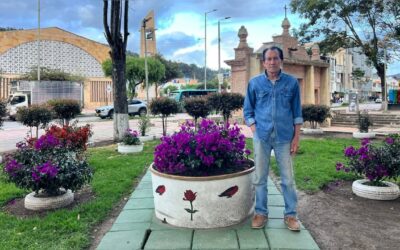 José Eduardo Barragán, el hombre que le regala flores a Sogamoso